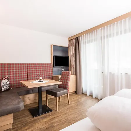 Augarten Готель Нойштіфт-ім-Штубайталь